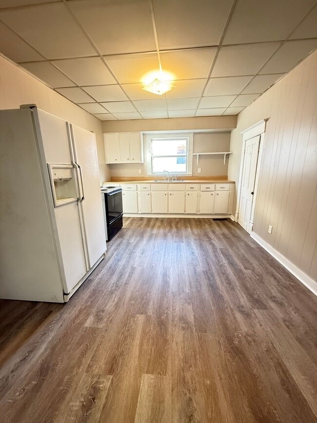 Building Photo - 2-Bedroom, 1-Bath Home in a Prime Martin L...