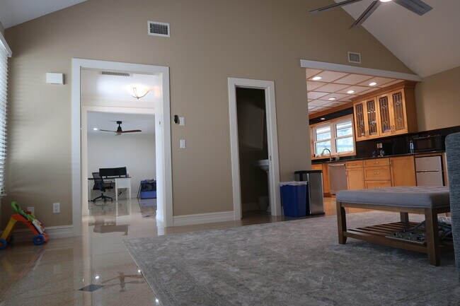 Building Photo - 1087 NE Quinn Pl