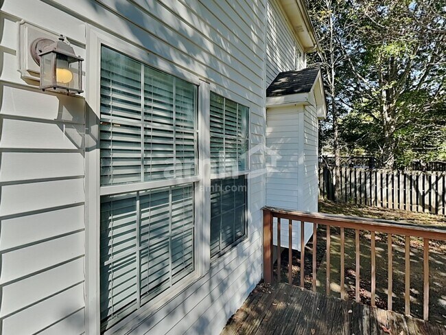 Building Photo - 2814 Sutherland Dr