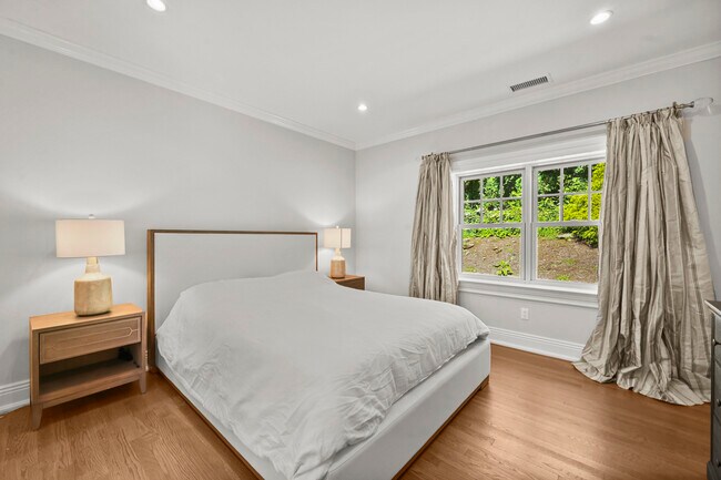 Building Photo - 36 Evergreen Rd