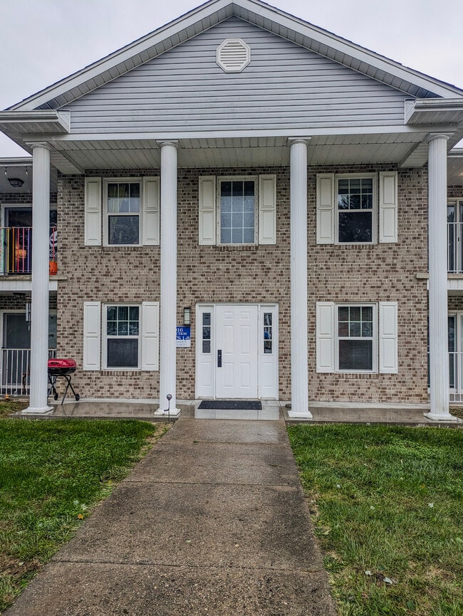 Building Photo - 2026 N Section St