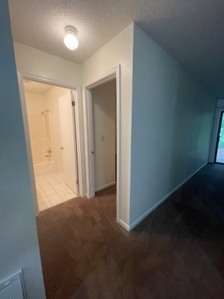 Building Photo - 2000 Swaim Ridge Ln