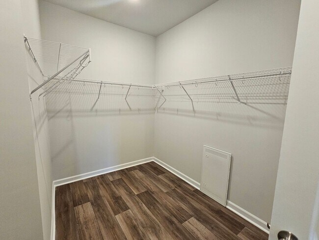 Building Photo - Waterfall Villages - 5 Bedroom- 2.5 Bath