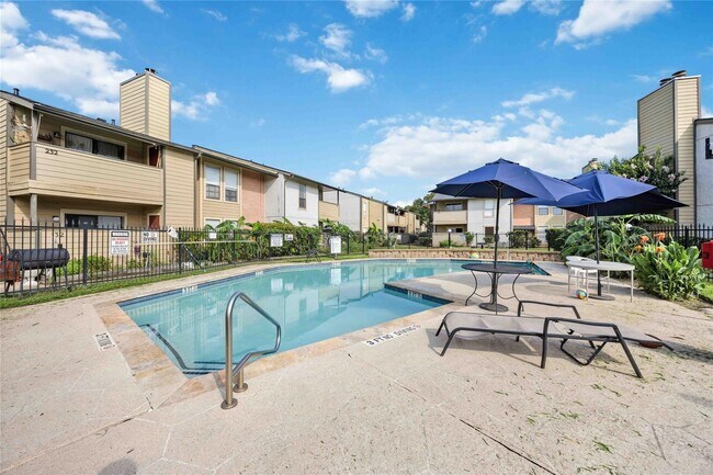 Building Photo - 15534 Zabolio Dr
