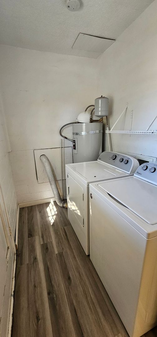 Building Photo - For Rent 3 bed 3 bath Plus 4th room or Off...