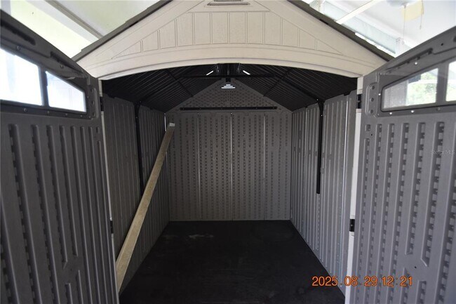 Building Photo - 944 Ridge Haven Dr