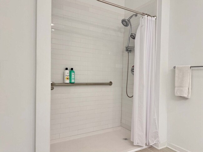 Building Photo - 542 Boulevard NE