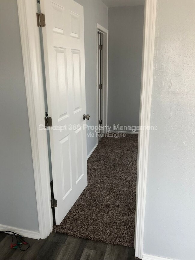 Building Photo - 1910 E 59th St