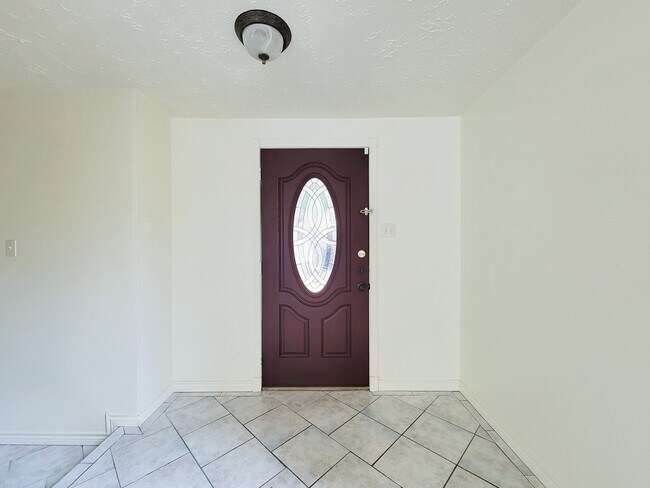 Building Photo - 2118 Creekshire Dr
