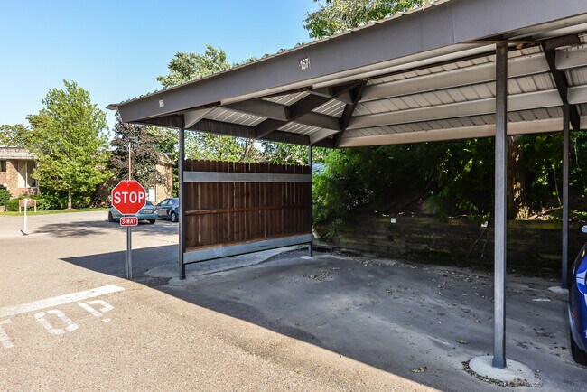 Building Photo - 2120 Pauline Blvd