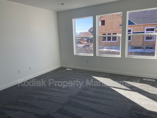 Building Photo - 1439 W Stable St