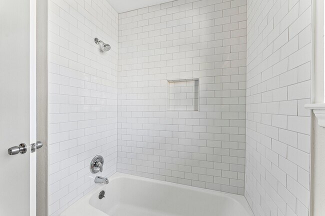 Building Photo - 3427 Dovie Dr