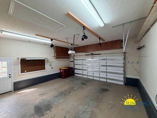 Building Photo - 213 Golf Course Dr
