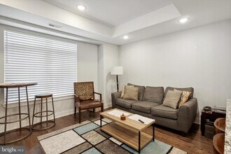 Building Photo - 818 N 16th St