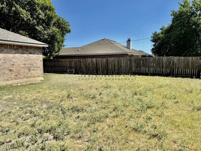 Building Photo - 116 Lindenwood Ln W