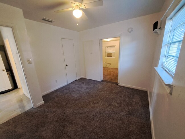 Building Photo - Recently Renovated 3BR/1BA Home!