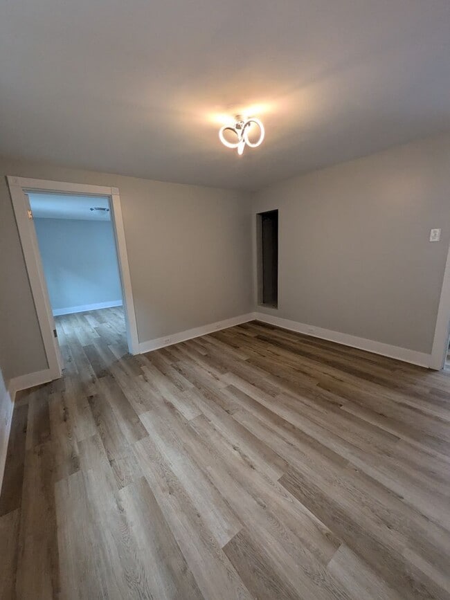 Building Photo - Beautifully renovated 3 bedroom home in Sw...
