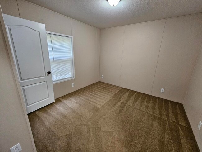 Building Photo - 8415 Verano St