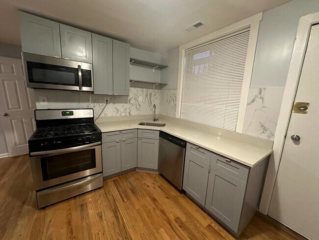 Building Photo - 2606 W Le Moyne St