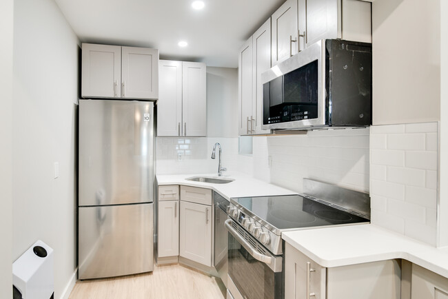 Building Photo - 179 Mott St