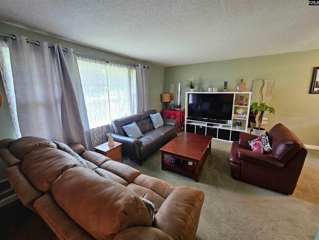 Building Photo - 625 Challedon Dr