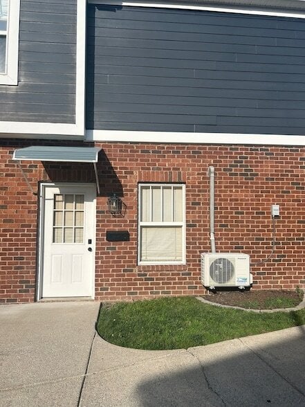 Building Photo - 130 Carters Glen Pl