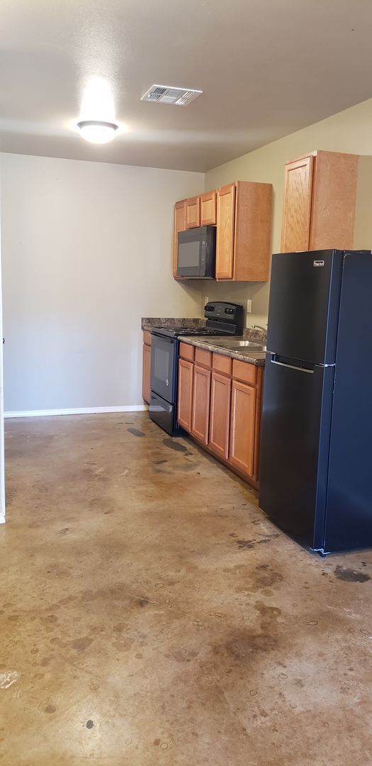 Building Photo - Newer Construction 2 bed/1 bath