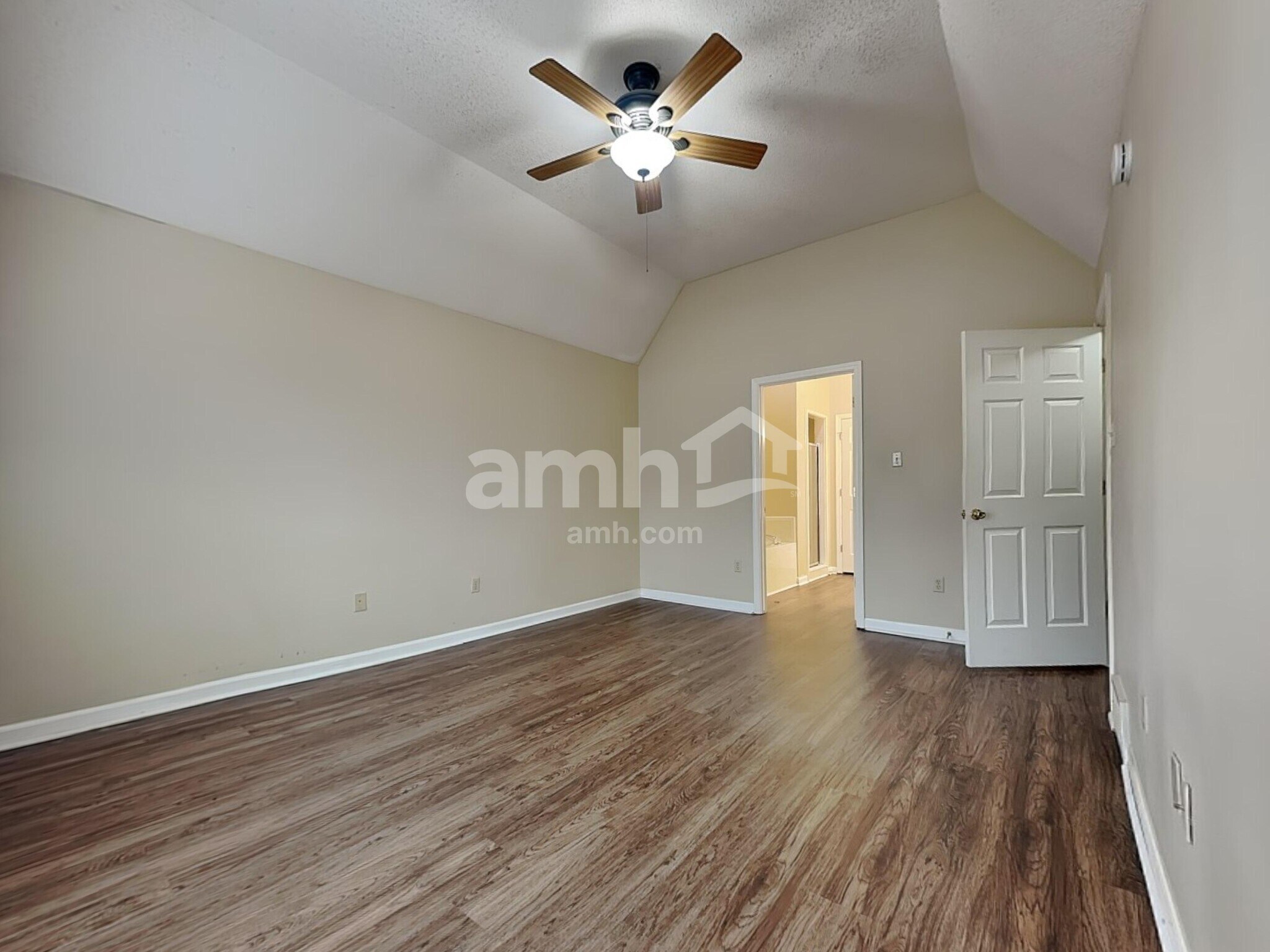 Building Photo - 6556 Brickmont Rd