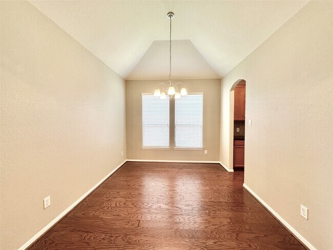 Building Photo - 25323 Lisburn Dr