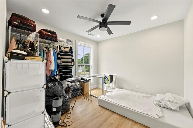 Building Photo - 213 Wagon Wheel Dr