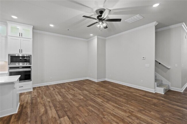 Building Photo - 2900 SW Arlington Blvd
