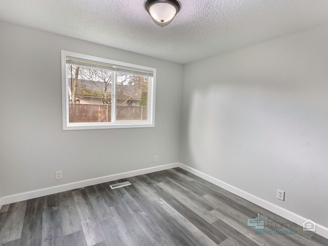 Building Photo - February Move-In Special: Charming 4-Bedroom Keizer Home Close to Everything
