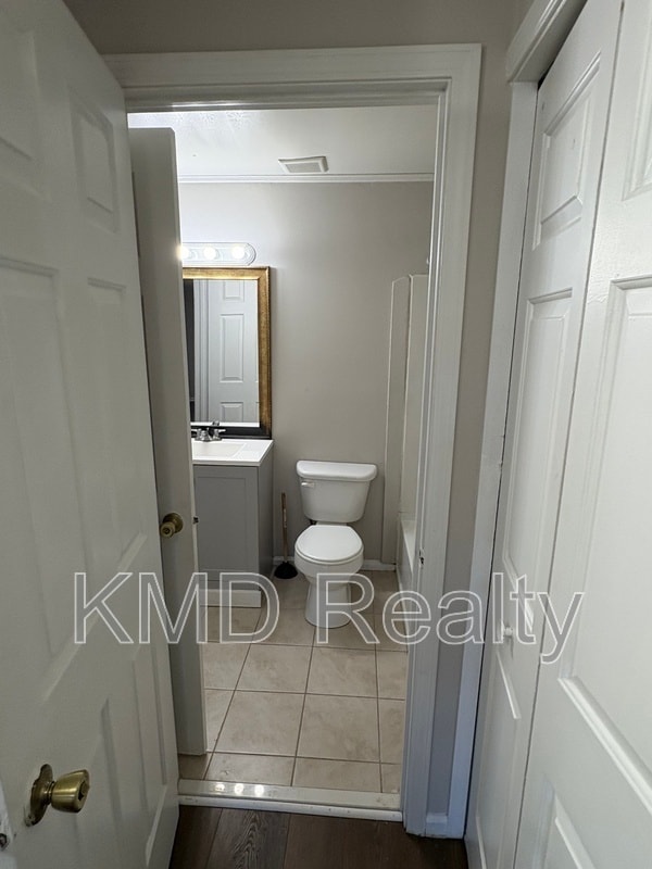 Building Photo - 9616 Vinca Cir