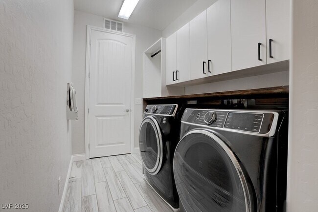 Building Photo - 367 Pollino Peaks St