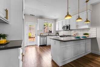 Building Photo - 5965 Hilltop Dr