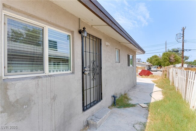 Building Photo - 1811 Linden Ave