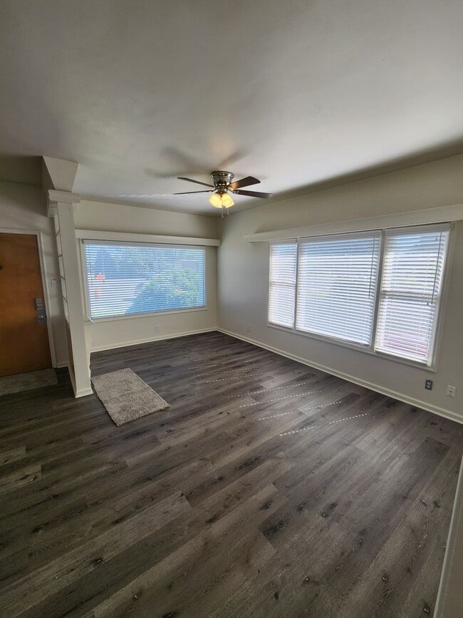 Building Photo - Three Bedroom Home; 1,800 sq ft, 2 car Garage