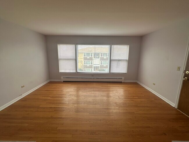 Building Photo - 6801 W Montrose Ave