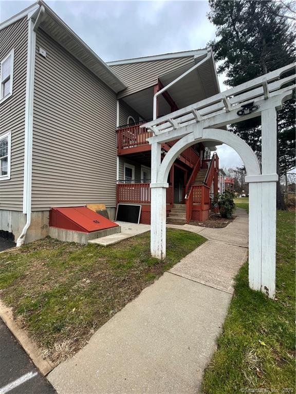 Building Photo - 324 Main St