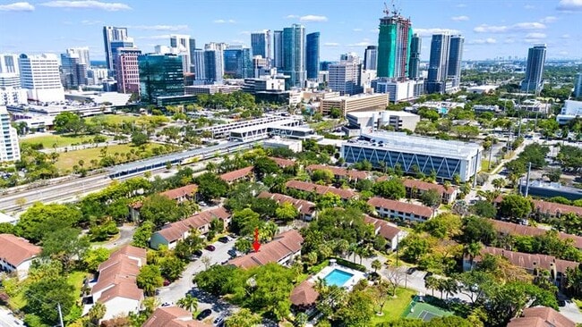 Building Photo - 344 City View Dr