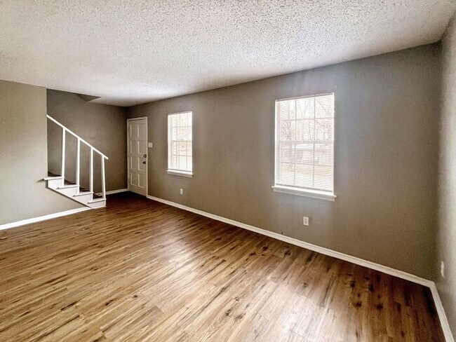 Building Photo - 8917 Tanya Dr
