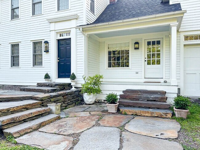 Building Photo - 85 Gellert Rd