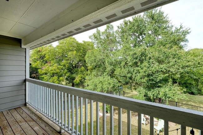 Building Photo - Stunning 3-Bedroom Modern Home with Luxuri...