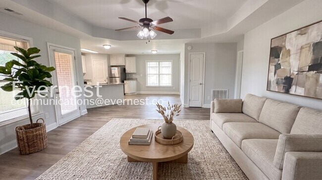 Building Photo - Charming Home with Fenced Yard and Attached Garage | Pet Friendly | Available Soon!