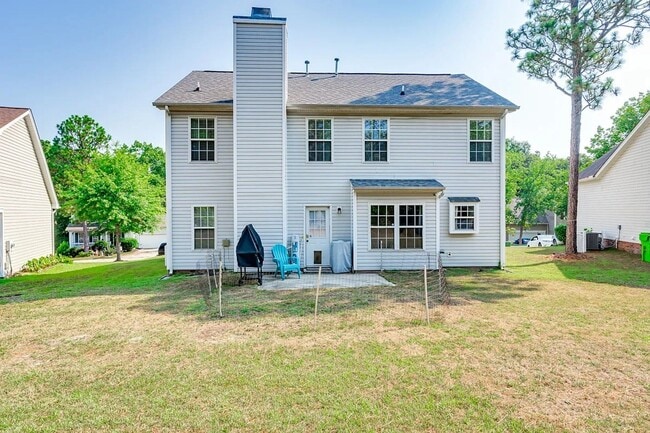 Building Photo - Spacious home located in the beautiful and...