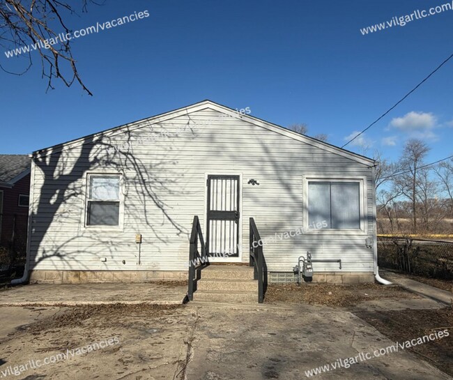 Building Photo - Spacious & well-appointed 3-Bedroom • 1-Bathroom Home
