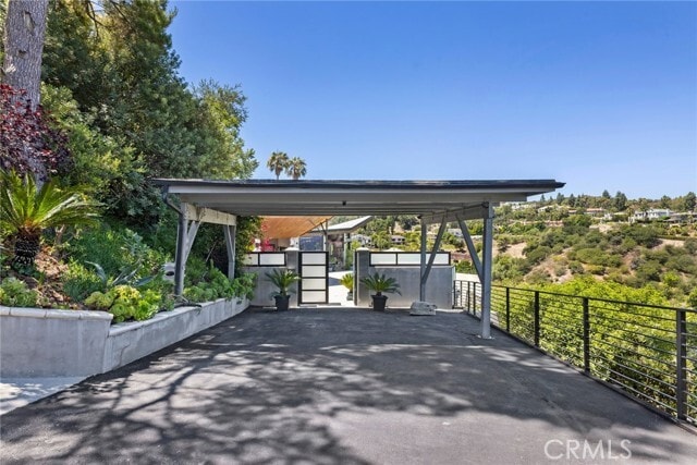 Building Photo - 3655 Glenridge Dr