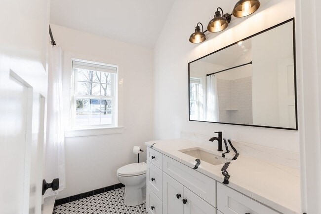 Building Photo - 17 Harding Rd