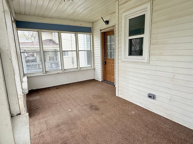 Building Photo - 1701 E Ganson St