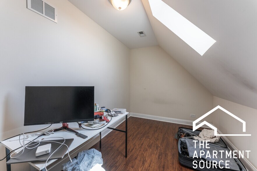 Building Photo - 3047 N Kimball Ave